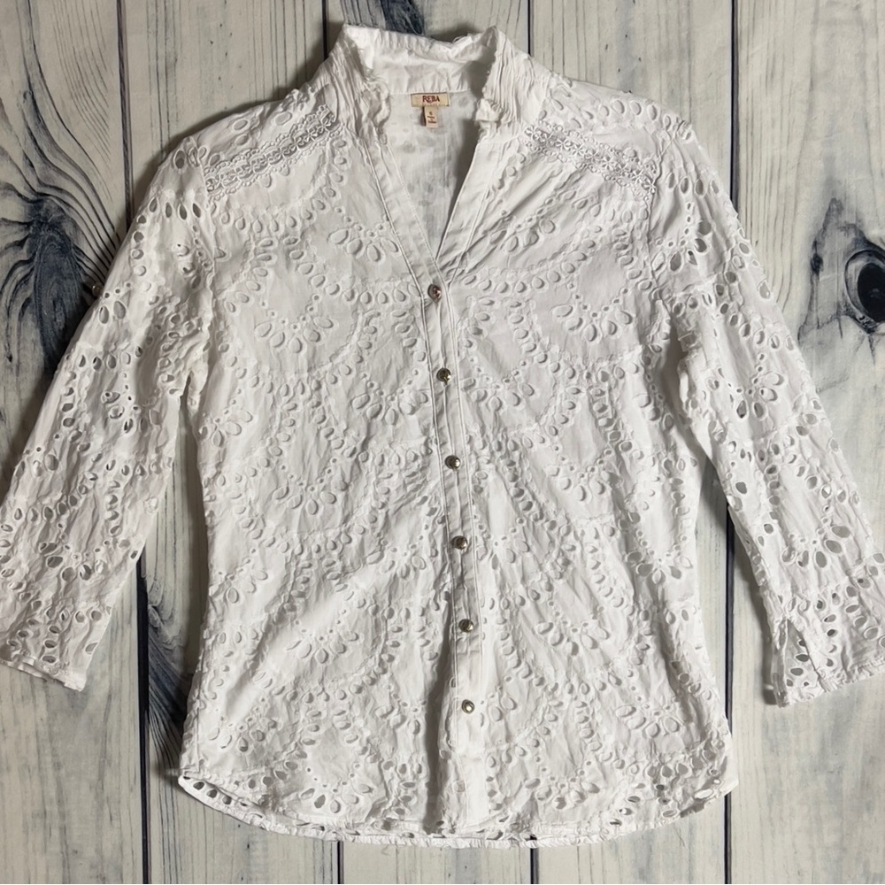 Reba 3/4 Sleeve Eyelet Button Down Shirt S